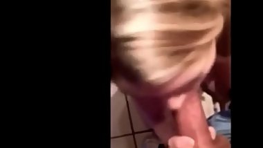 Pareja disfruta de sexo muy r&aacute_pido en la habitaci&oacute_n del hotel