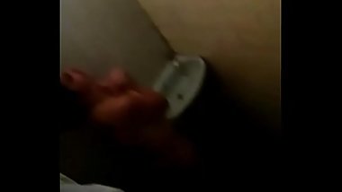 grabe a mi prima desnuda en el ba&ntilde_o pero me descubrio FULL video aqui:   http://bit.ly/2LvrEpR