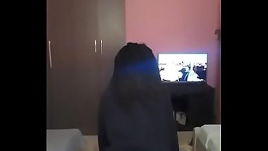 Novinha rebolando muito