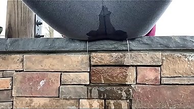 TEEN GIRL PEES HER LEGGINGS