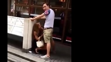 Mod&egrave_le jeunes ont gros cul et des seins &eacute_normes