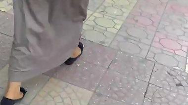 turbaned girl on street