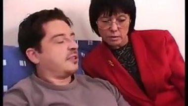 Je baise encore ma mere... J'encule plus fort ma soeur...