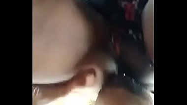 Gime cuando Le como el culo y la pancha