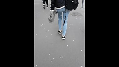 CUL BOMBÃ‰ - Etudiante brune #2  Cul qui rebondit dans la rue